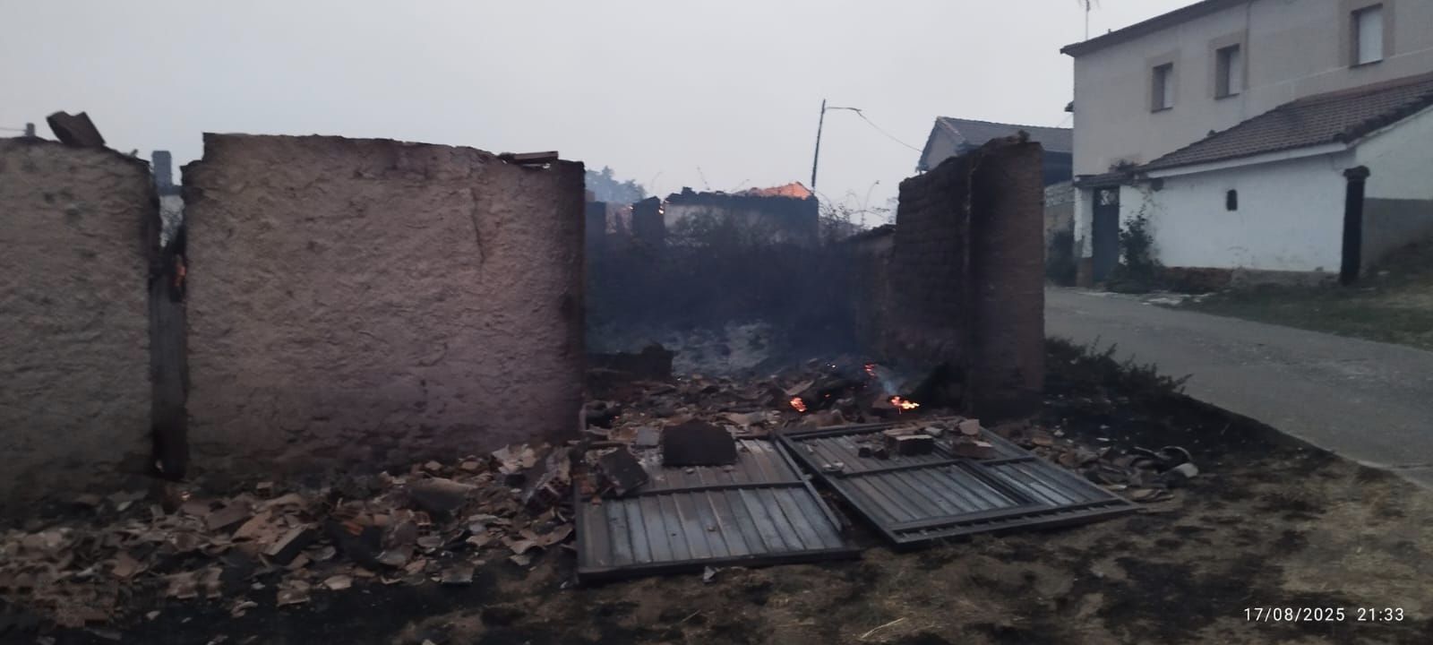 Las casas de San Pedro de Cansoles, pasto de las llamas