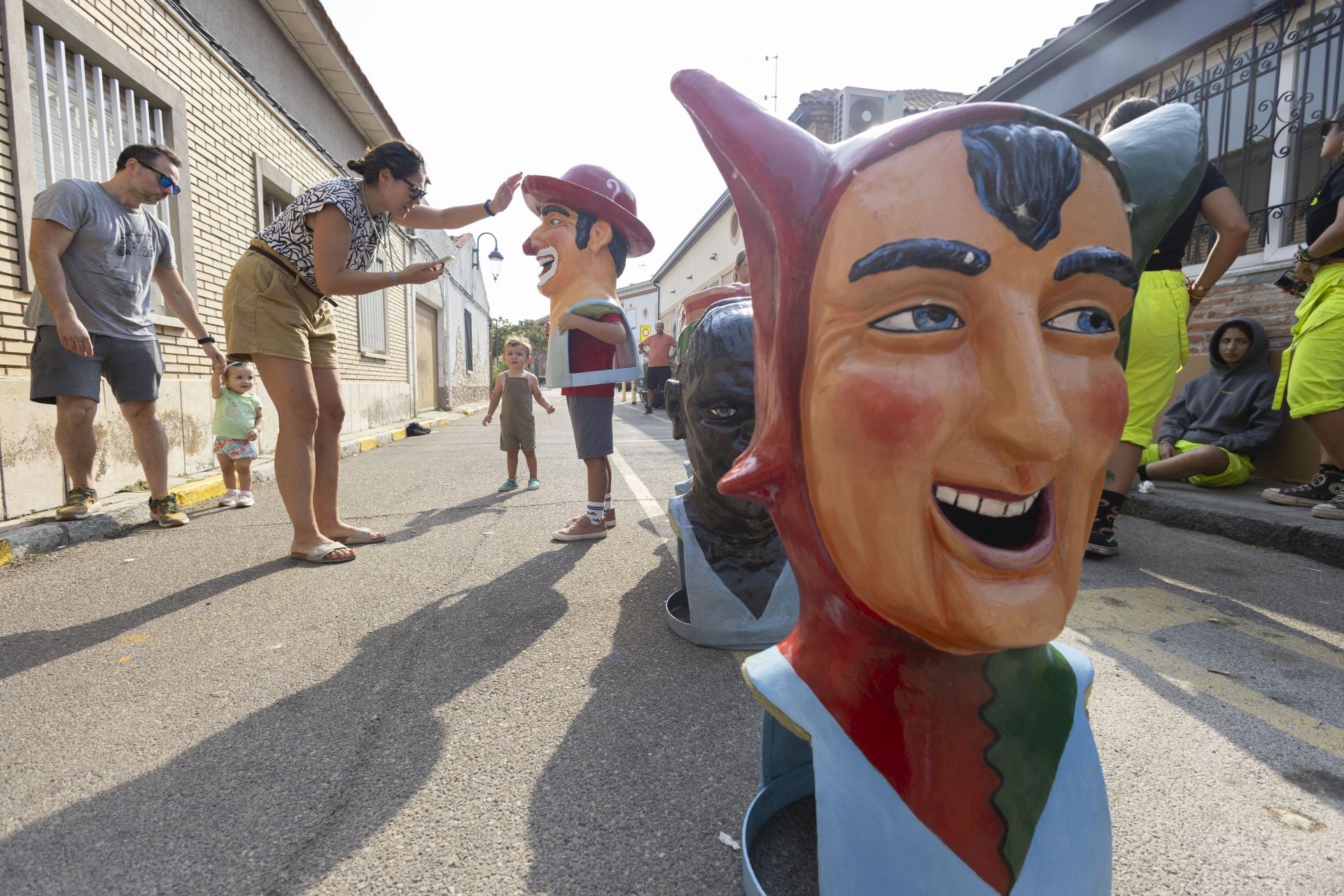 Pasacalles y chocolatada en las fiestas de Viana de Cega