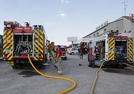 Bomberos de Valladolid durante una actuación, en imagen de archivo.