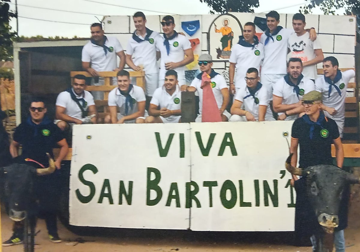 Imagen principal - Medio siglo dando color y vida a las fiestas