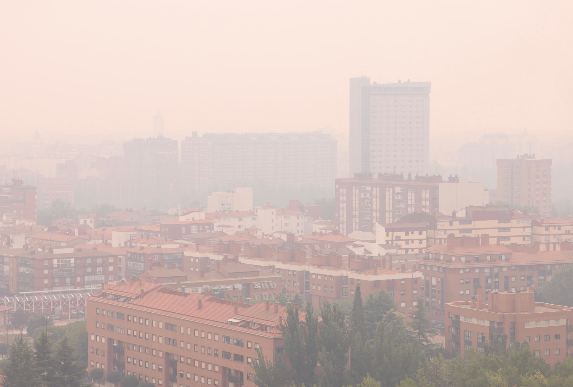 Las imágenes del humo en Valladolid, en alerta por contaminación de los incendios