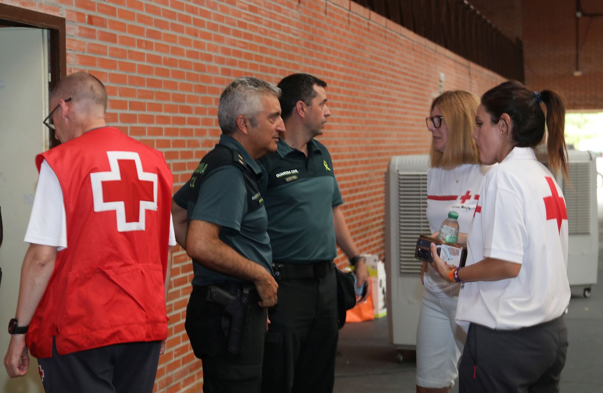 La solidaridad en horas de angustia en el Polideportivo de Saldaña