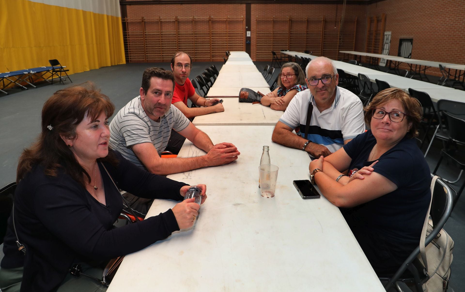 La solidaridad en horas de angustia en el Polideportivo de Saldaña