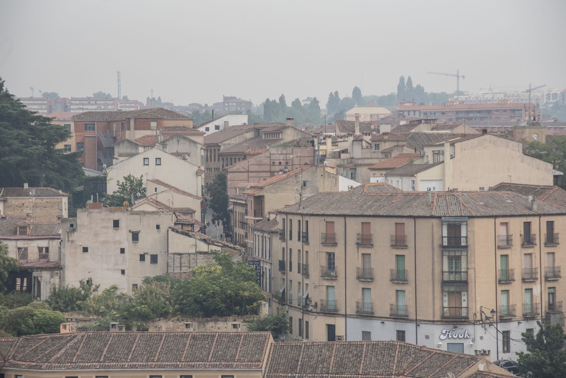 Niebla de humo en Segovia