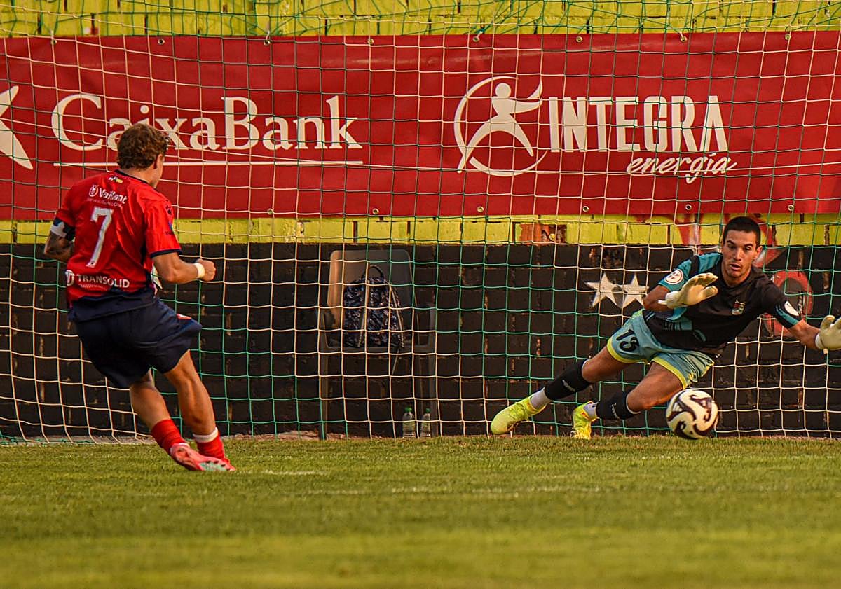 Imagen principal - Plácida victoria del Mojados en el estreno del Trofeo Diputación