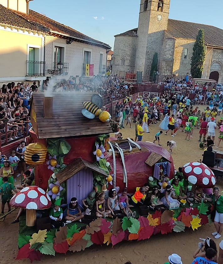 Imagen secundaria 2 - Algunas de las carrozas en desfiles anteriores