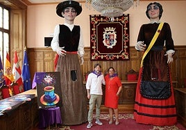 El concejal Fran Fernández y la alcaldesa de Palencia presentan el programa.