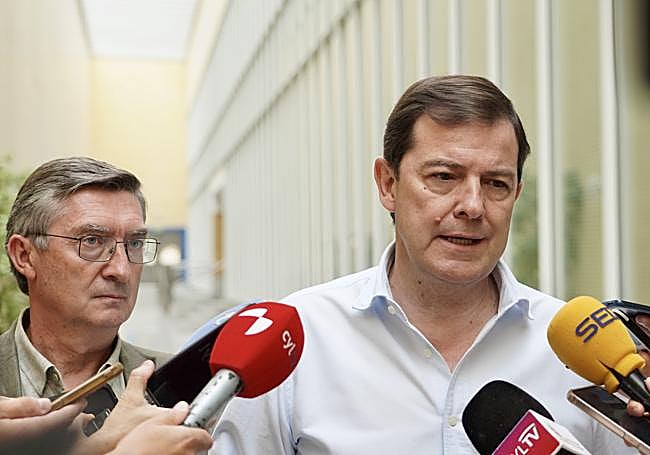 Mañueco, durante la intervención a los medios.