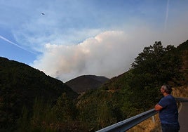 Incendio de Anllares (León), que afecta al Valle de Fornela.