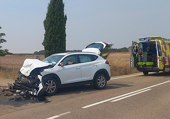Imagen del vehículo completamente destrozado