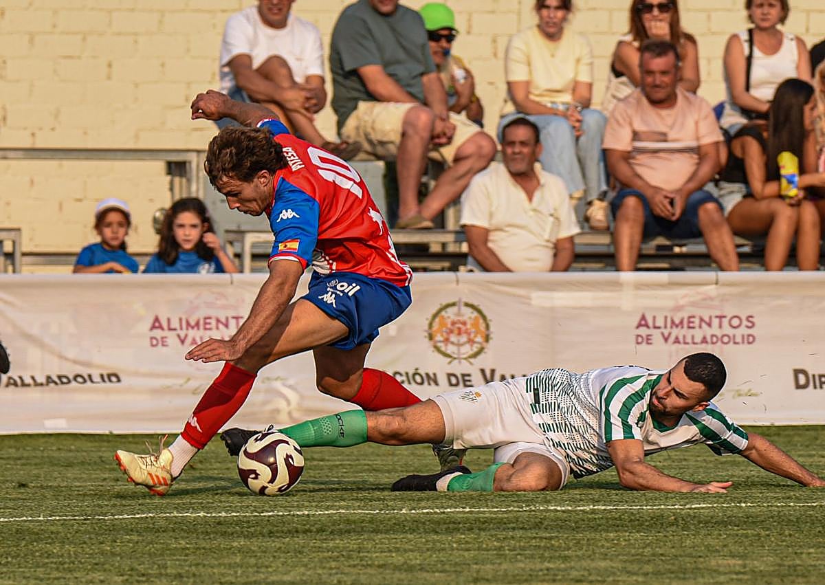 Imagen secundaria 1 - El Tordesillas arrasa a un Betis que solo aguantó un tiempo