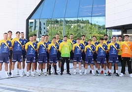 La plantilla del Recoletas Atlético Valladolid posando con la nueva primera equipación.