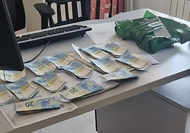 Billetes hallados en el interior de la lata de refresco.