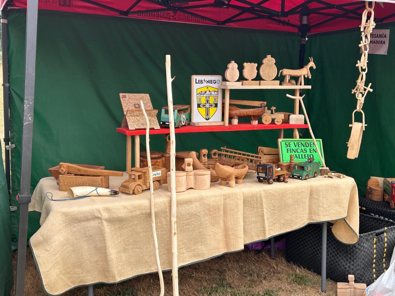 Animada feria de ganado vacuno en La Pernía