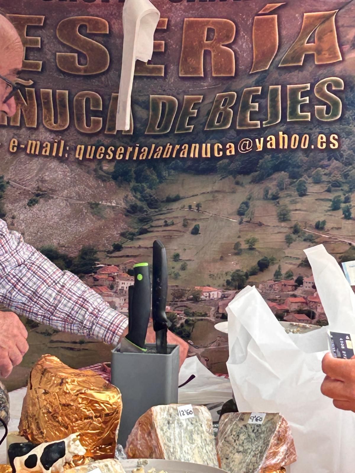 Animada feria de ganado vacuno en La Pernía