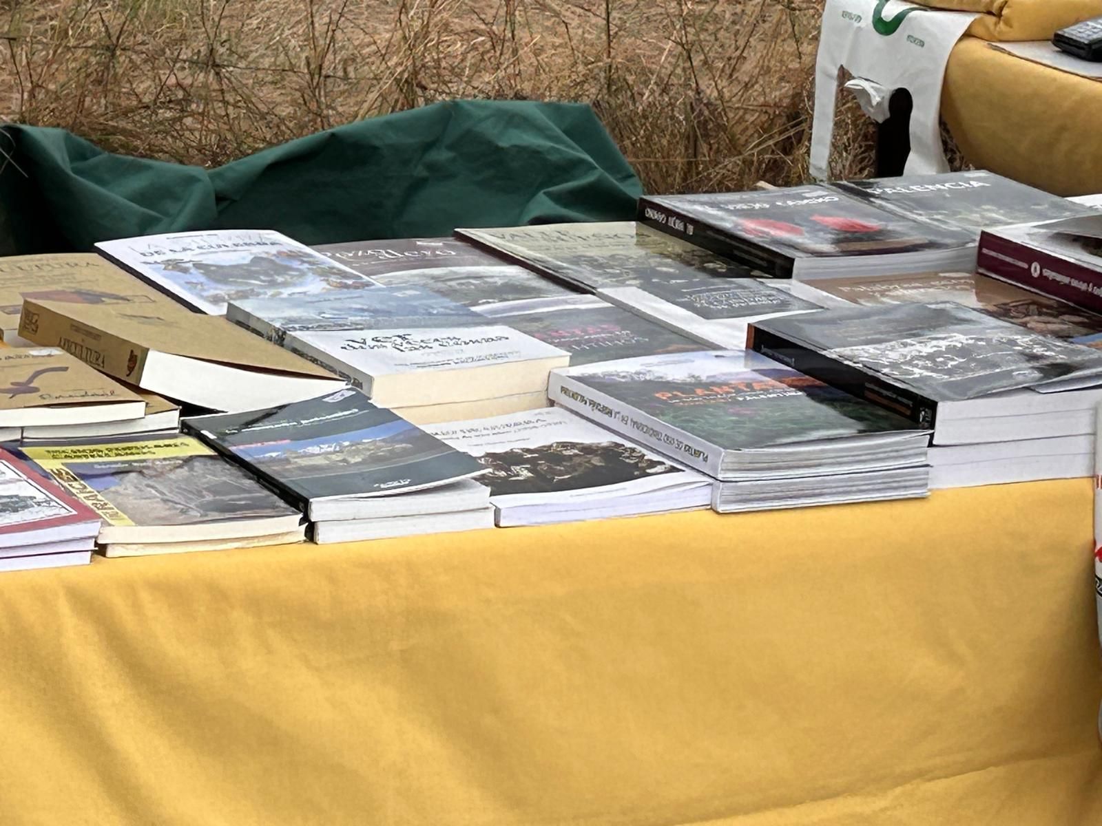 Animada feria de ganado vacuno en La Pernía