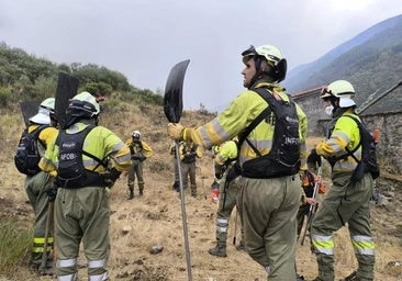 Con los bomberos de Bizkaia que hacen frente al fuego en León: «Nunca habíamos visto algo así»