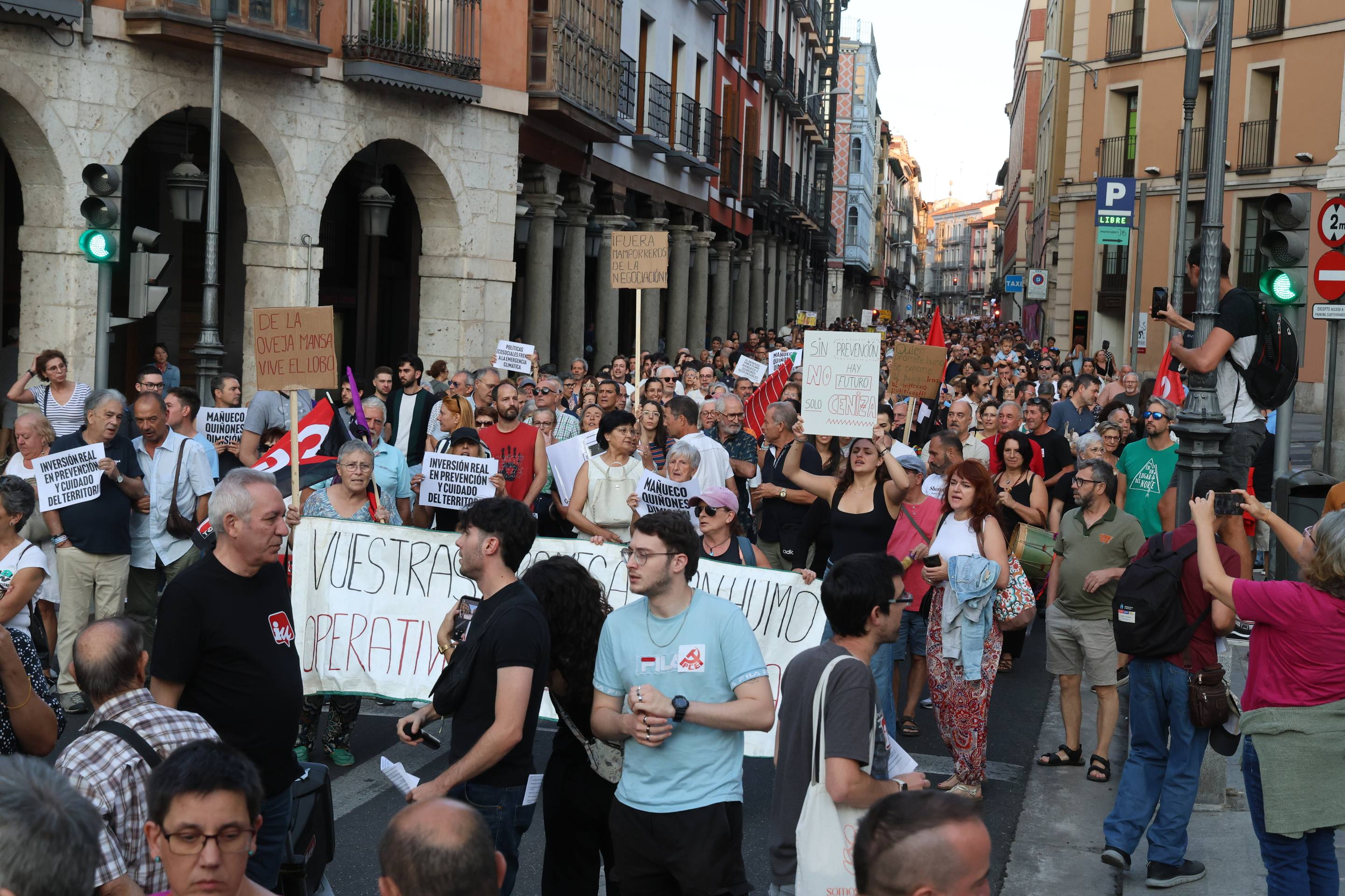Las imágenes de la manifestación contra la gestión de los incendios de Castilla y León