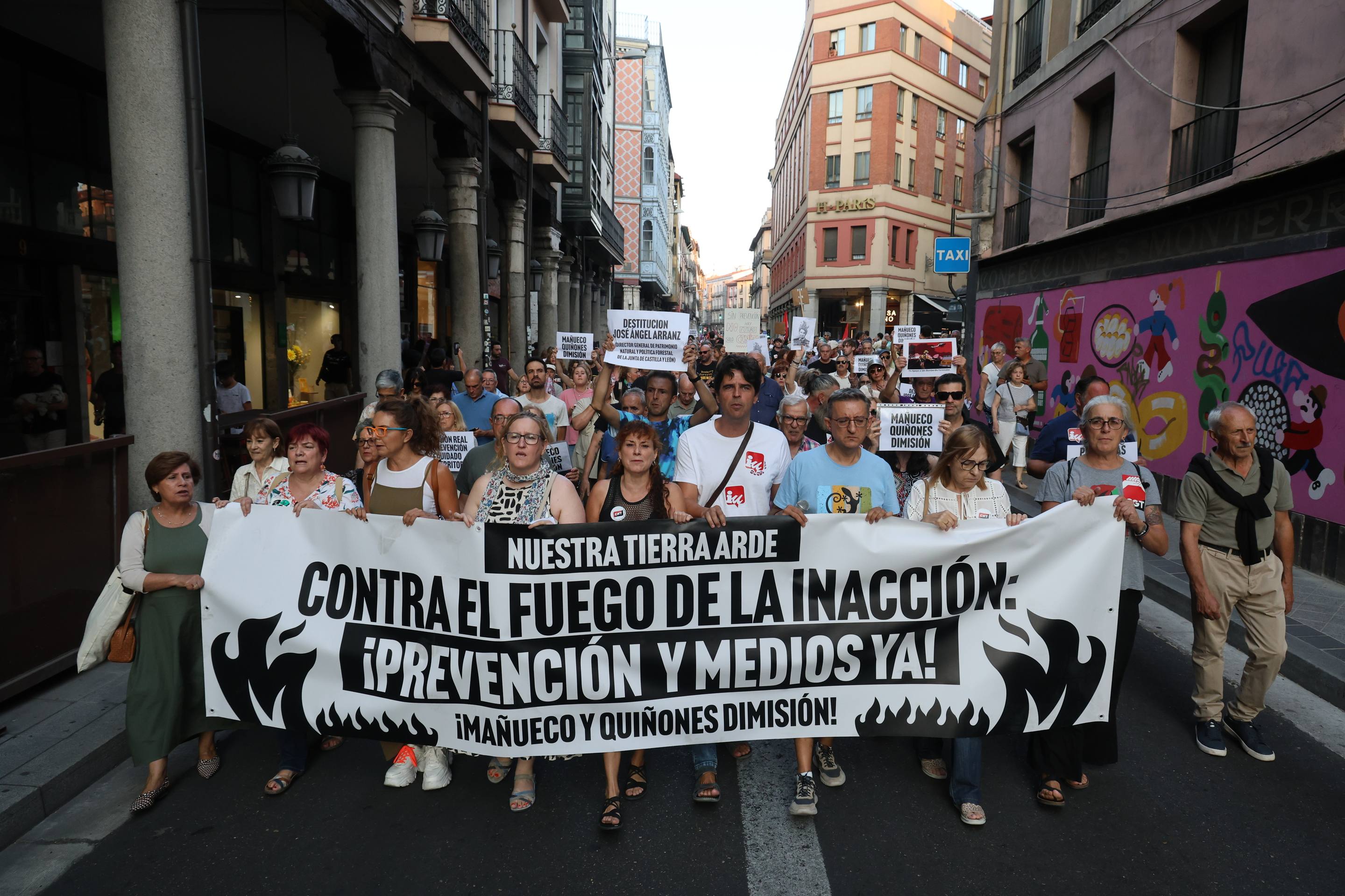 Las imágenes de la manifestación contra la gestión de los incendios de Castilla y León