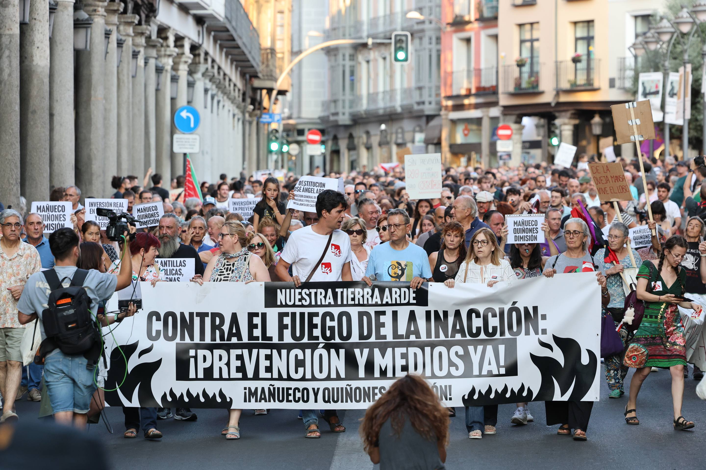 Las imágenes de la manifestación contra la gestión de los incendios de Castilla y León