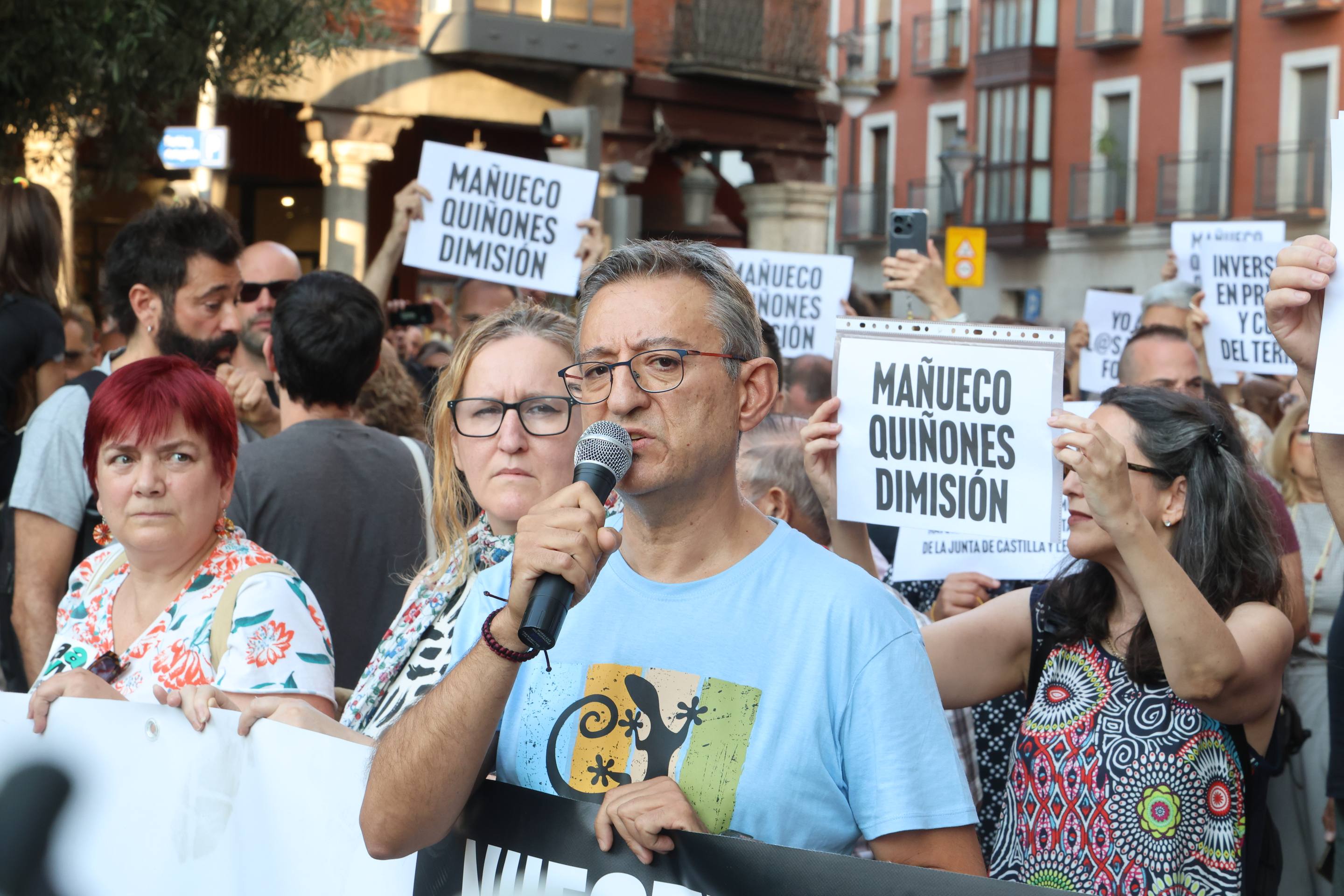 Las imágenes de la manifestación contra la gestión de los incendios de Castilla y León