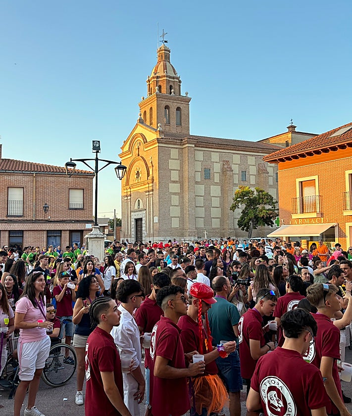 Imagen secundaria 2 - Diferentes momentos durante las fiestas de Los Novillos del pasado año.