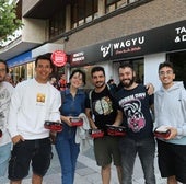 Colas para las 100 primeras hamburguesas de wagyu gratis en Palencia