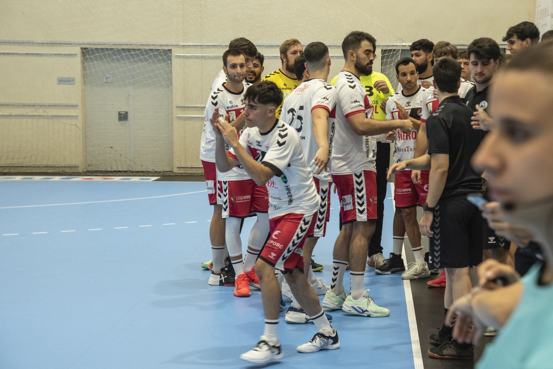 Fotos del amistoso entre el Balonmano Nava y el Balonmano Soria