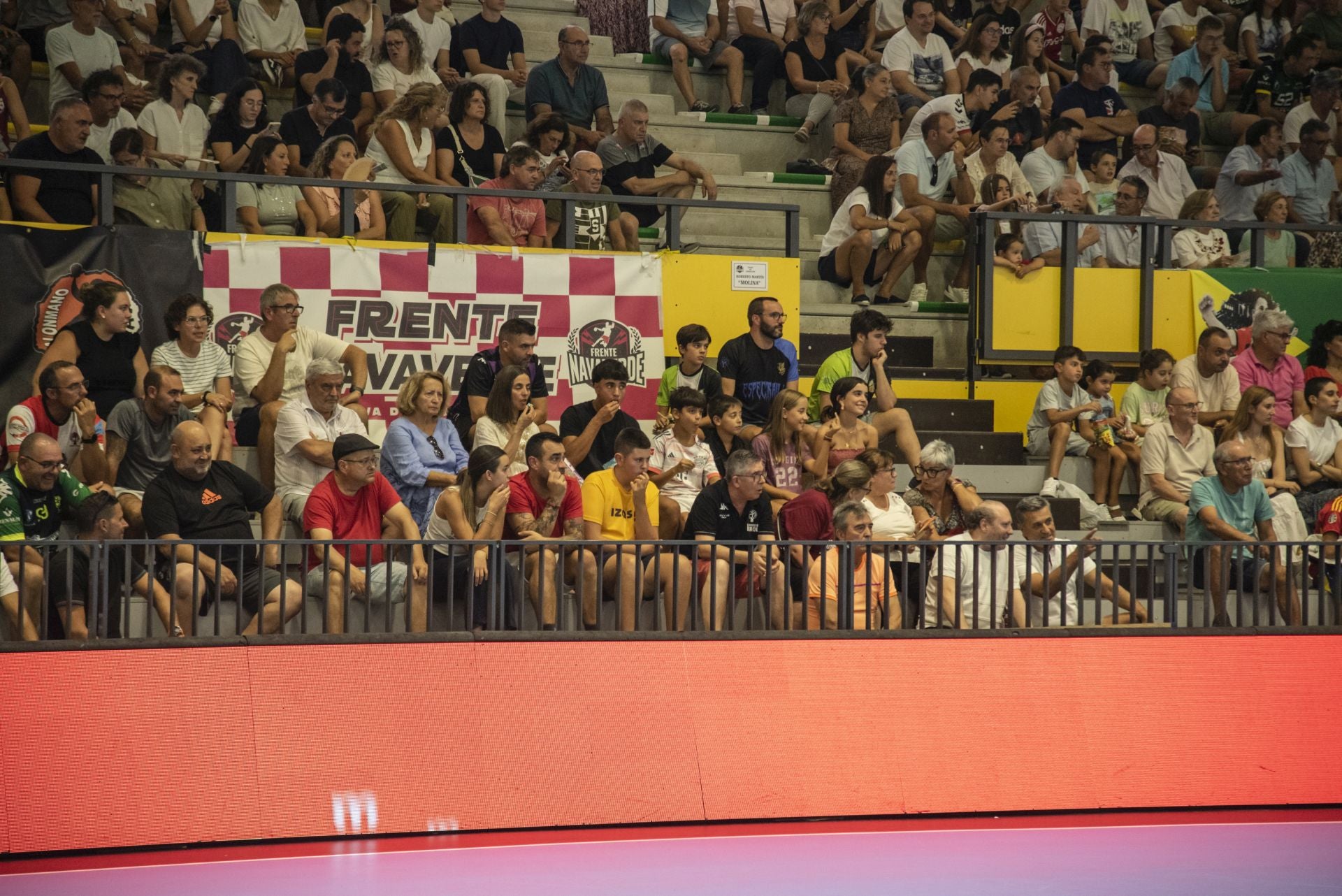 Fotos del amistoso entre el Balonmano Nava y el Balonmano Soria
