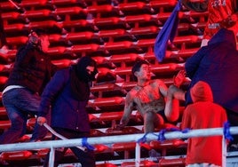 Ultras agreden con barras de metal a simpatizantes del equipo rival