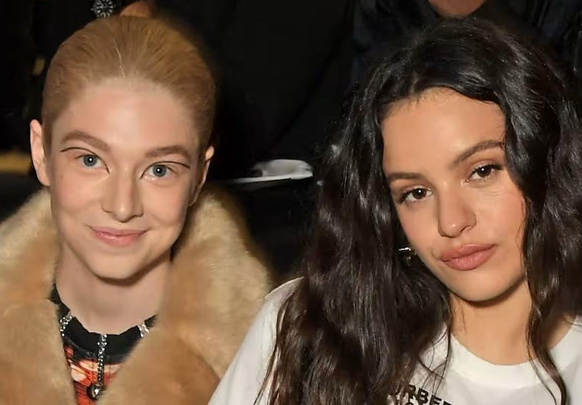 Rosalía y Hunter Schafer en la semana de la moda de Londres en 2019.