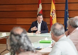 Un momento de la reunión de Mañueco con los representantes de las organizaciones profesionales agrarias.