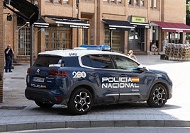 Un coche de la Policía Nacional, en las calles de la capital.