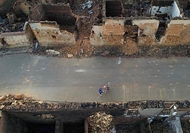 La localidad de Palacios de Jamuz, afectada por el fuego, a vista de dron.