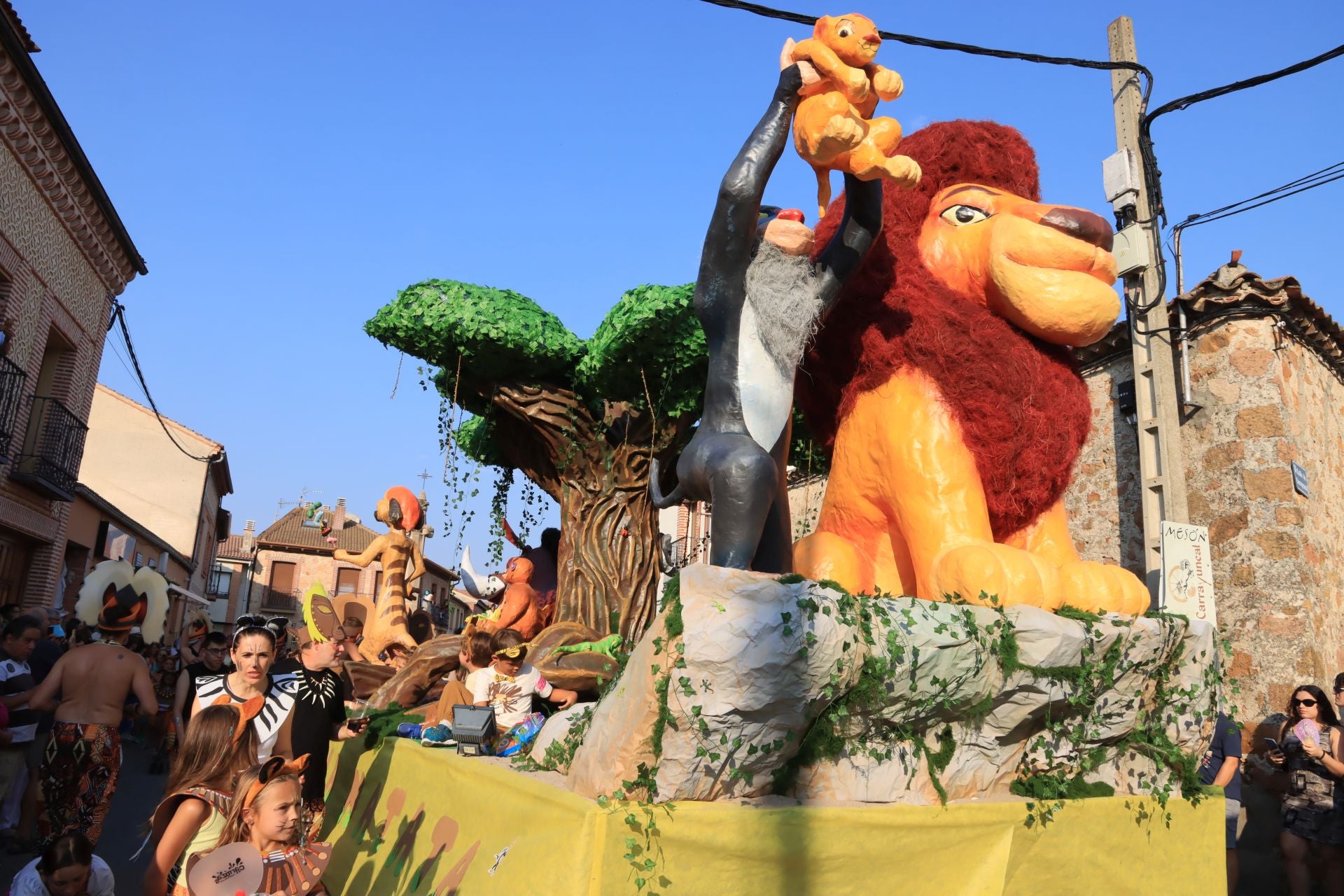 Fotografías del gran desfile de carrozas en Fuentepelayo