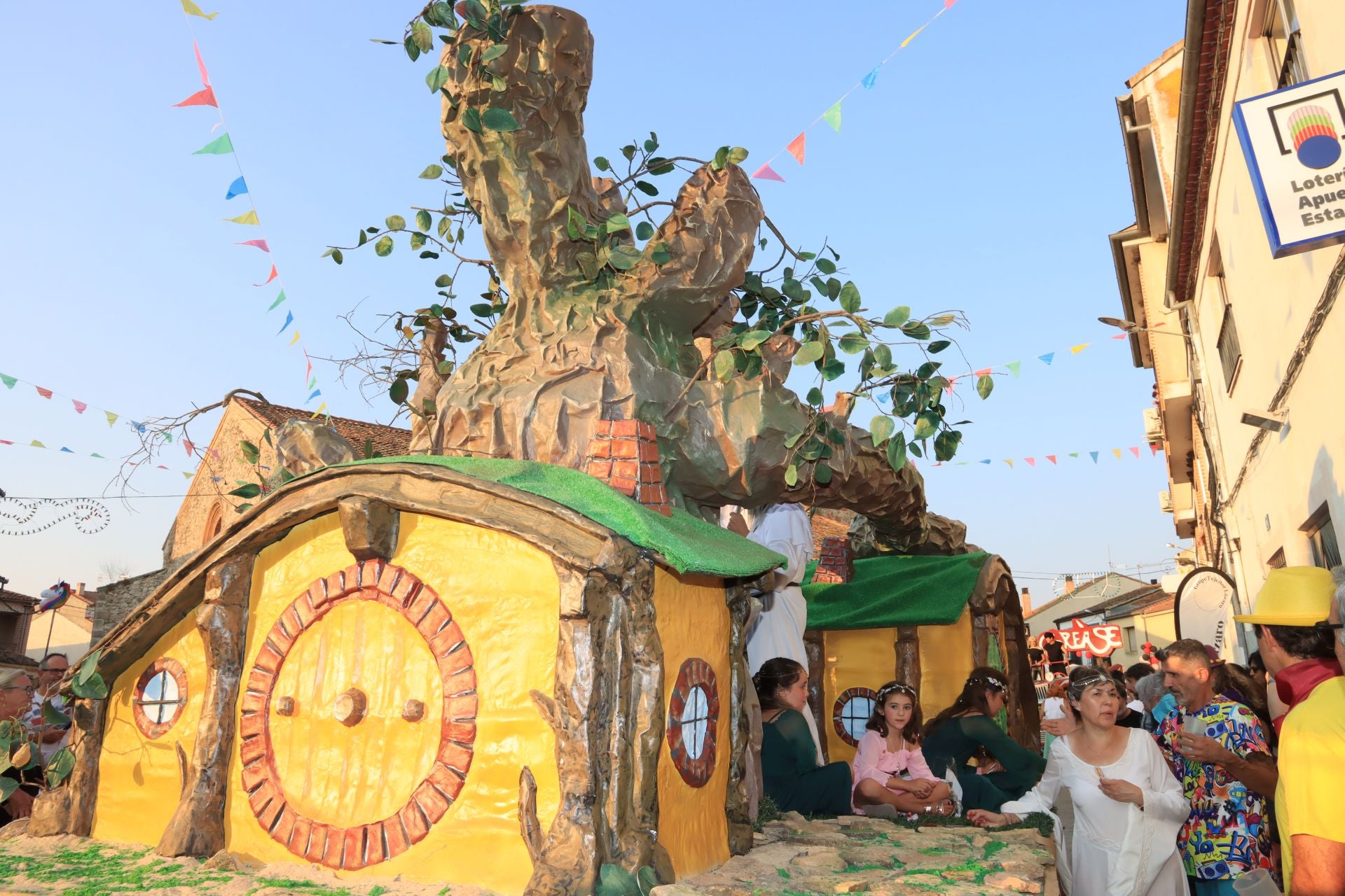 Fotografías del gran desfile de carrozas en Fuentepelayo