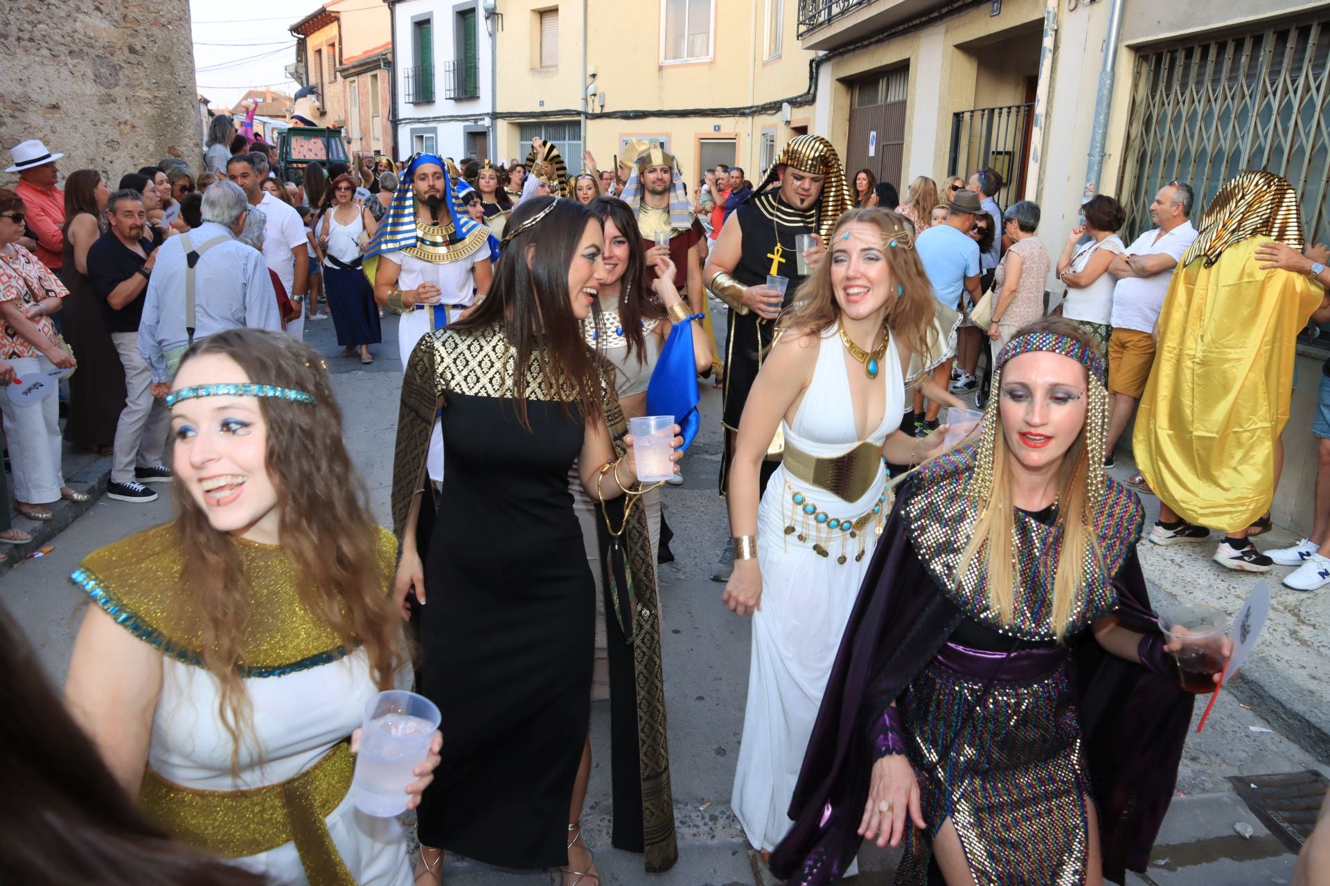 Fotografías del gran desfile de carrozas en Fuentepelayo