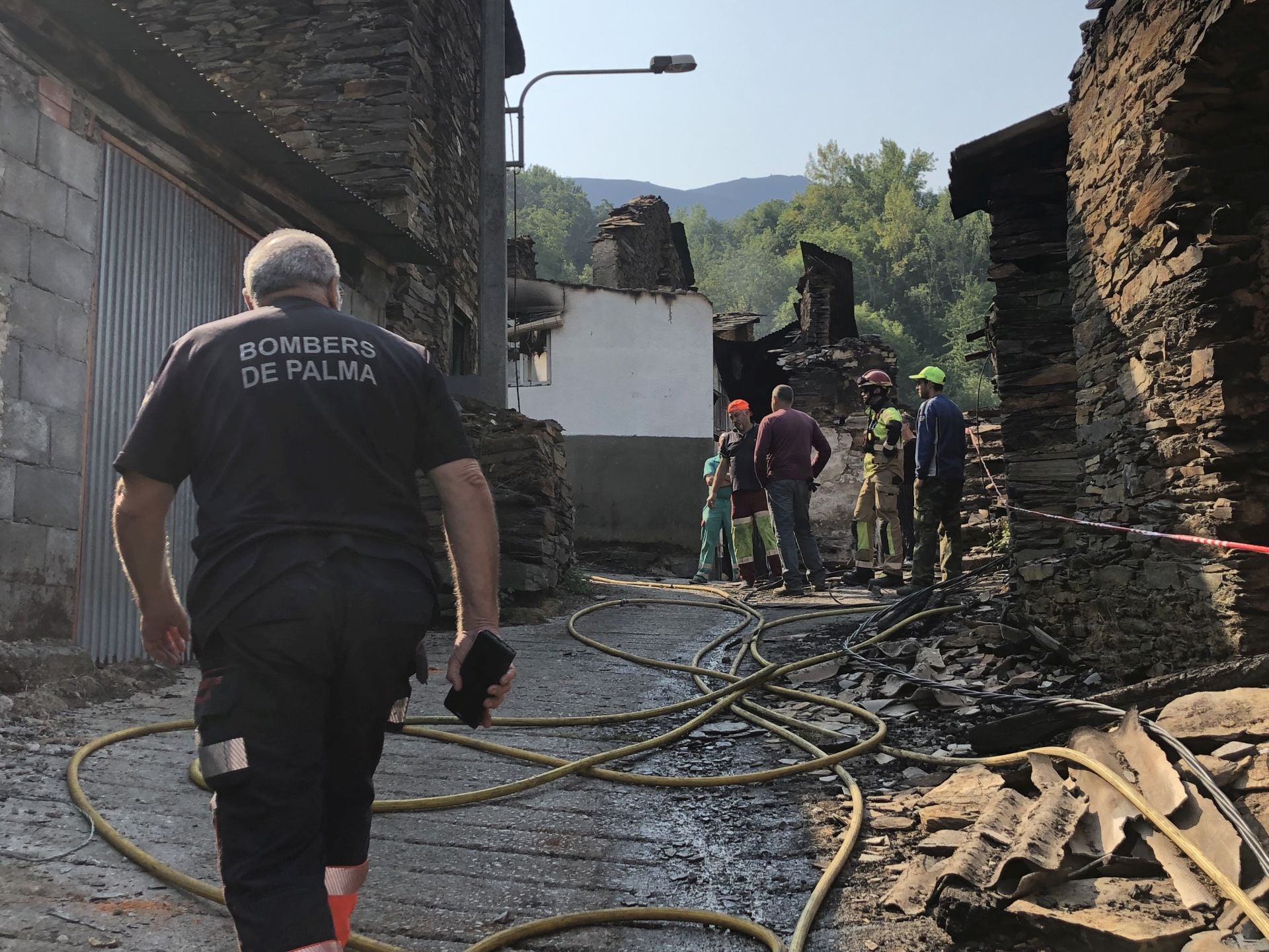 El pueblo de Lusio (Oencia) completamente devastado por el incendio.