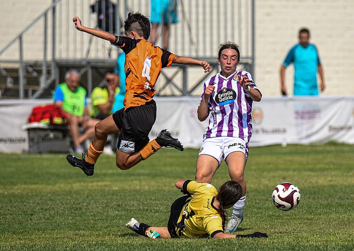 Imagen secundaria 1 - La tanda de penaltis mete en la final al Real Valladolid