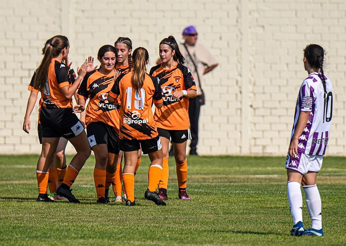 Imagen secundaria 1 - La tanda de penaltis mete en la final al Real Valladolid