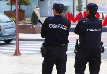 La policía sorprende a un hombre intercambiado bolsas con varias drogas en Valladolid
