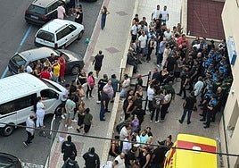 Refuerzo policial en Ávila tras desencadenarse el tiroteo mortal del pasado jueves.