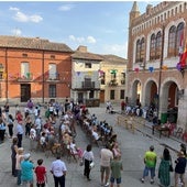 La plaza Mayor de Tiedra acogió de nuevo la Subasta de las Corderas