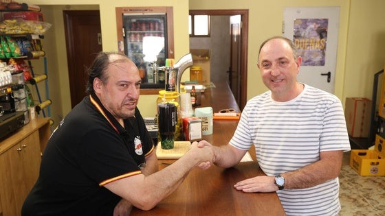 El hostelero Miguelón y David Pérez durante su encuentro este lunes en La Mudarra.