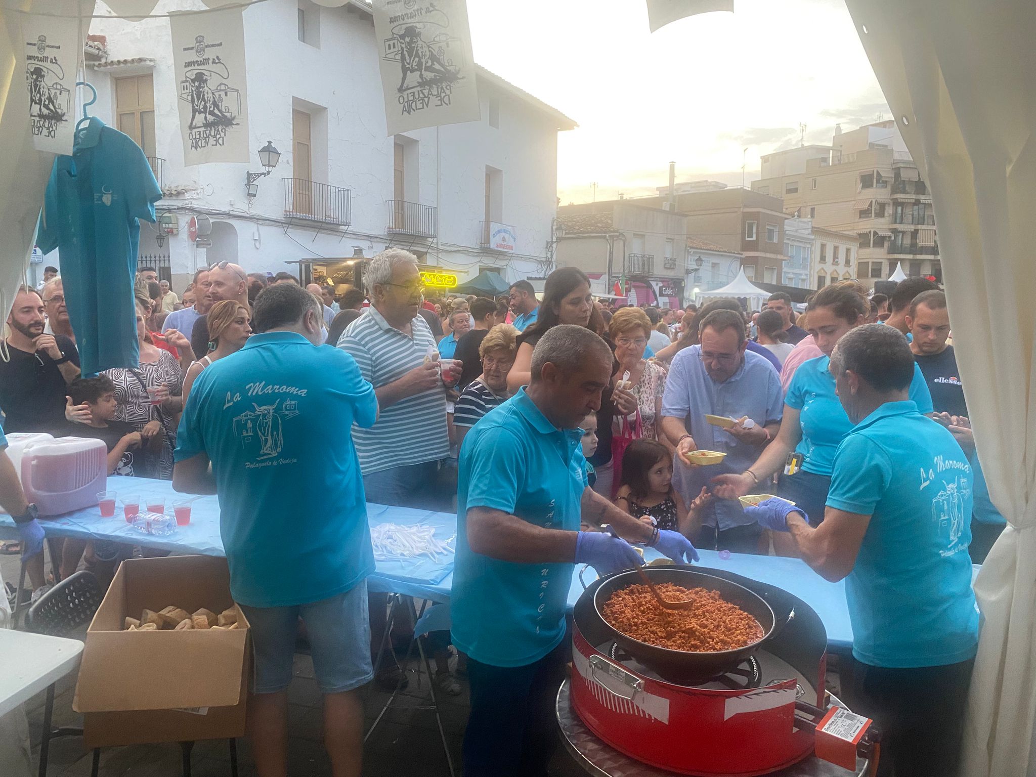 La vaca enmaromada y las jijas de Palazuelo de vedija triunfan en Chiva