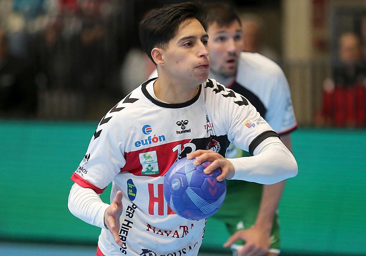 Francisco 'Pancho' Ahumada ejecuta un lanzamiento de 7 metros la pasada temporada.