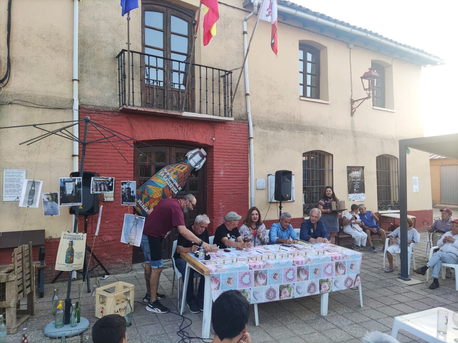 Así vivió Villalán de Campos su primer día internacional de la gaseosa