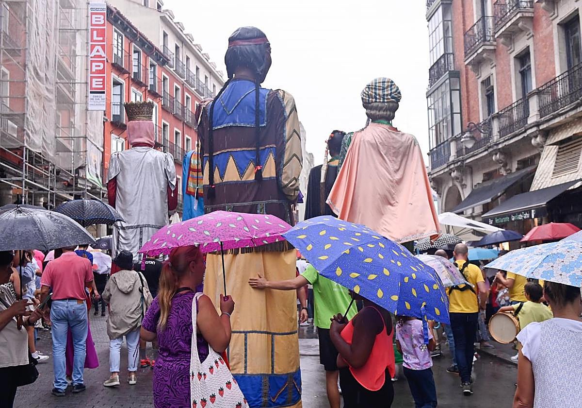 Gigantes y cabezudos durante las fiestas del año pasado.