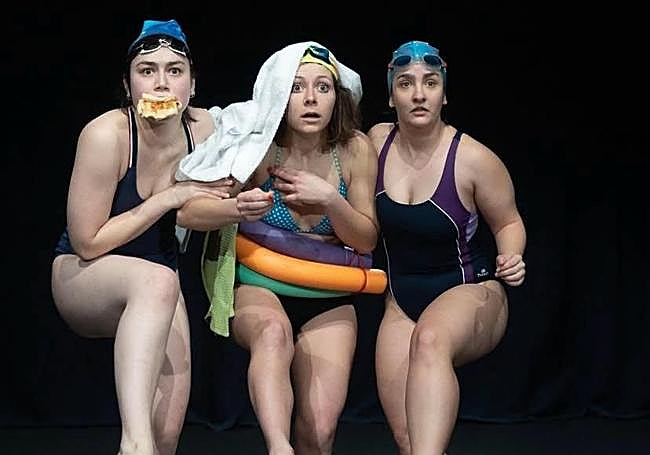 Inés Díez, a la derecha, en la presentación de «Les nageuses» con Marie-Sarah Delaunay y Erika Webe en la Escuela International de Mimo Corporal Dramático de París