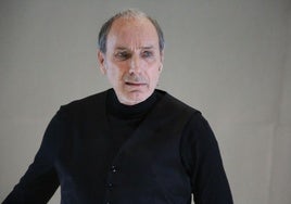 Eusebio Poncela durante una obra de teatro